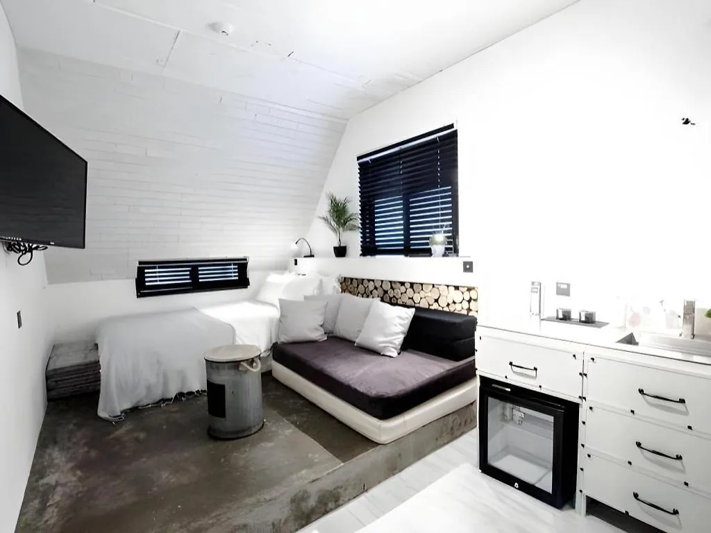 Mmmio II Design Residence Myeongdong Seoul Motel