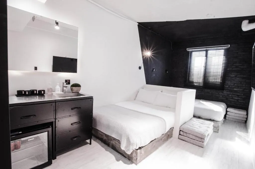 Mmmio II Design Residence Myeongdong Seoul 2*,  South Korea