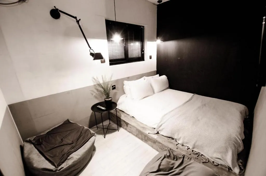 Mmmio II Design Residence Myeongdong Seoul 2*,