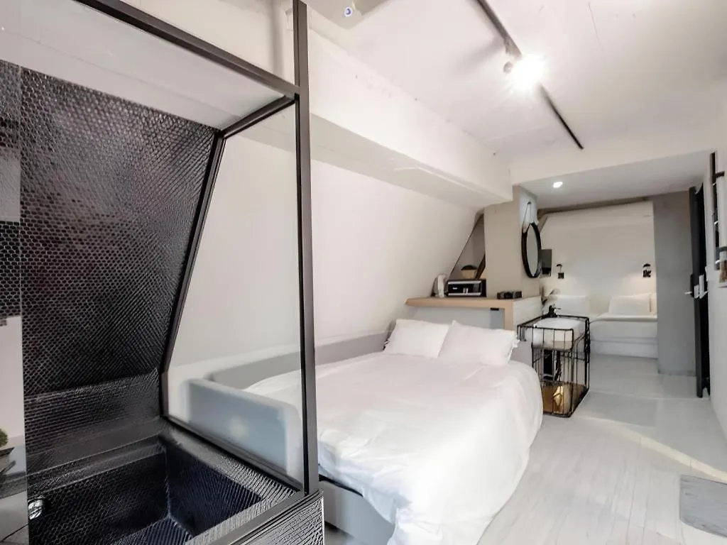 Motel Mmmio II Design Residence Myeongdong Seoul